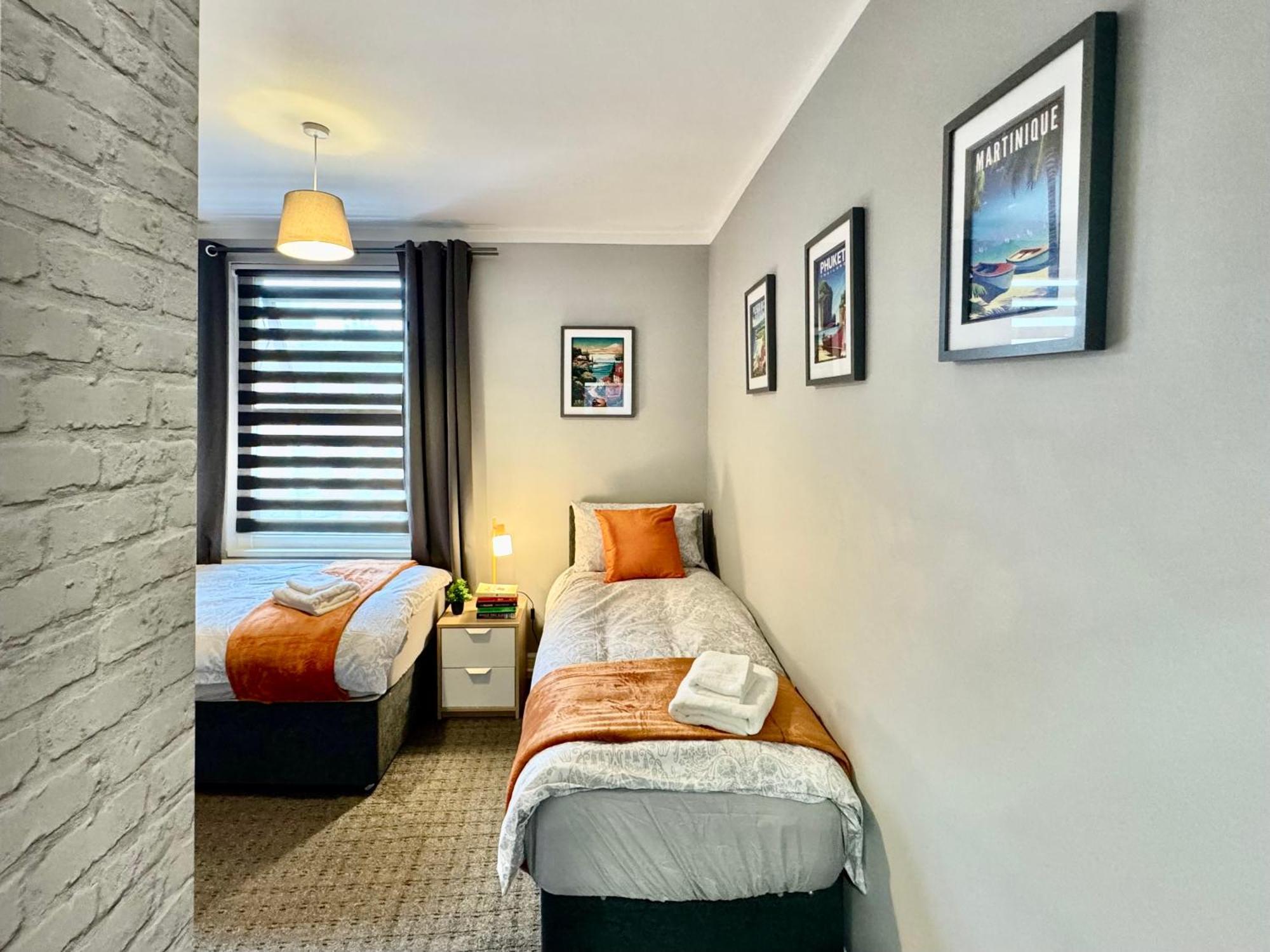 Spacious For 8 Work Trips Or Breaks Parking Casa de férias Nottingham