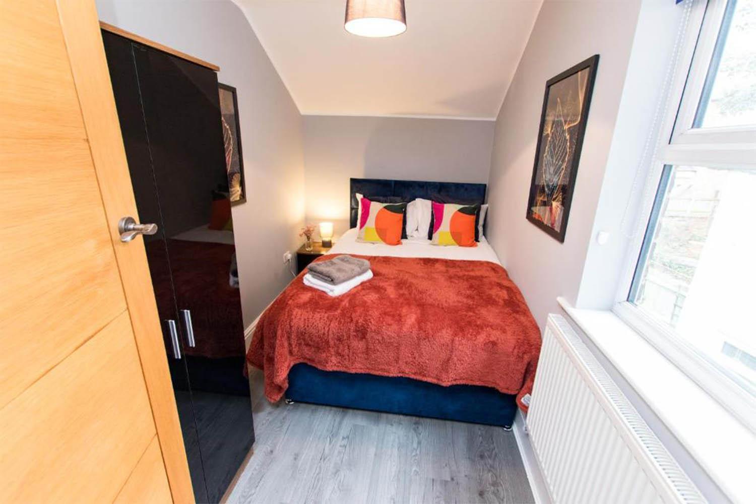 5 Bedroom House With Parking In *