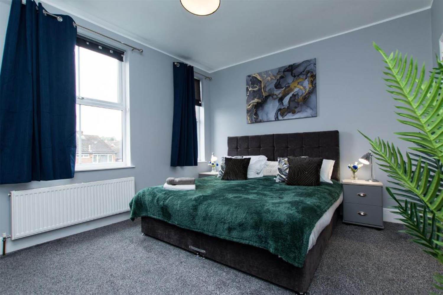 5 Bedroom House With Parking In Holiday home