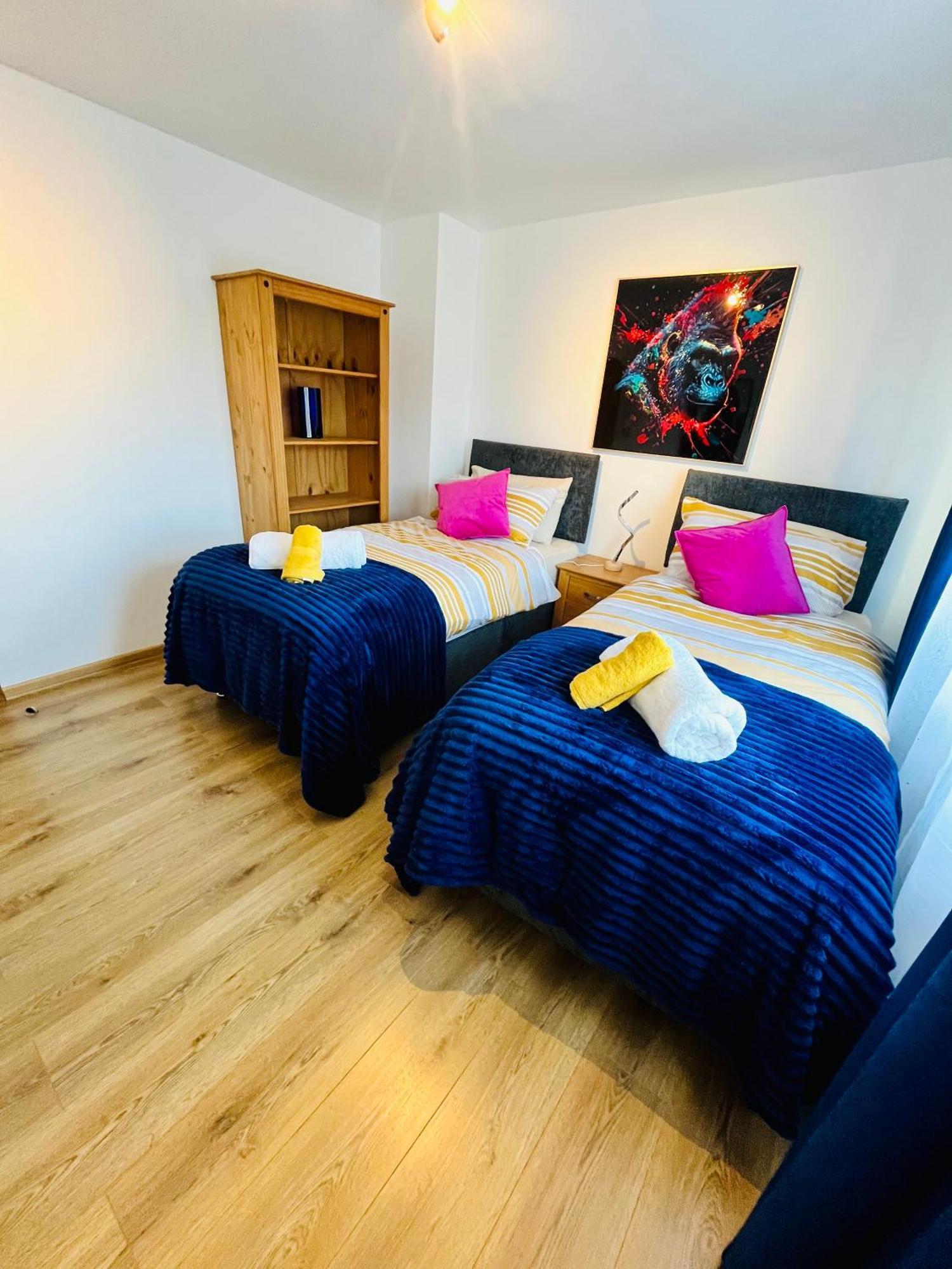 Modern Strelley Escape - Peaceful & Convenient, 2x Free Off-street Parking, Wifi -500mb, 2 Bathrooms, Contractor & Family Friendly, Ng8