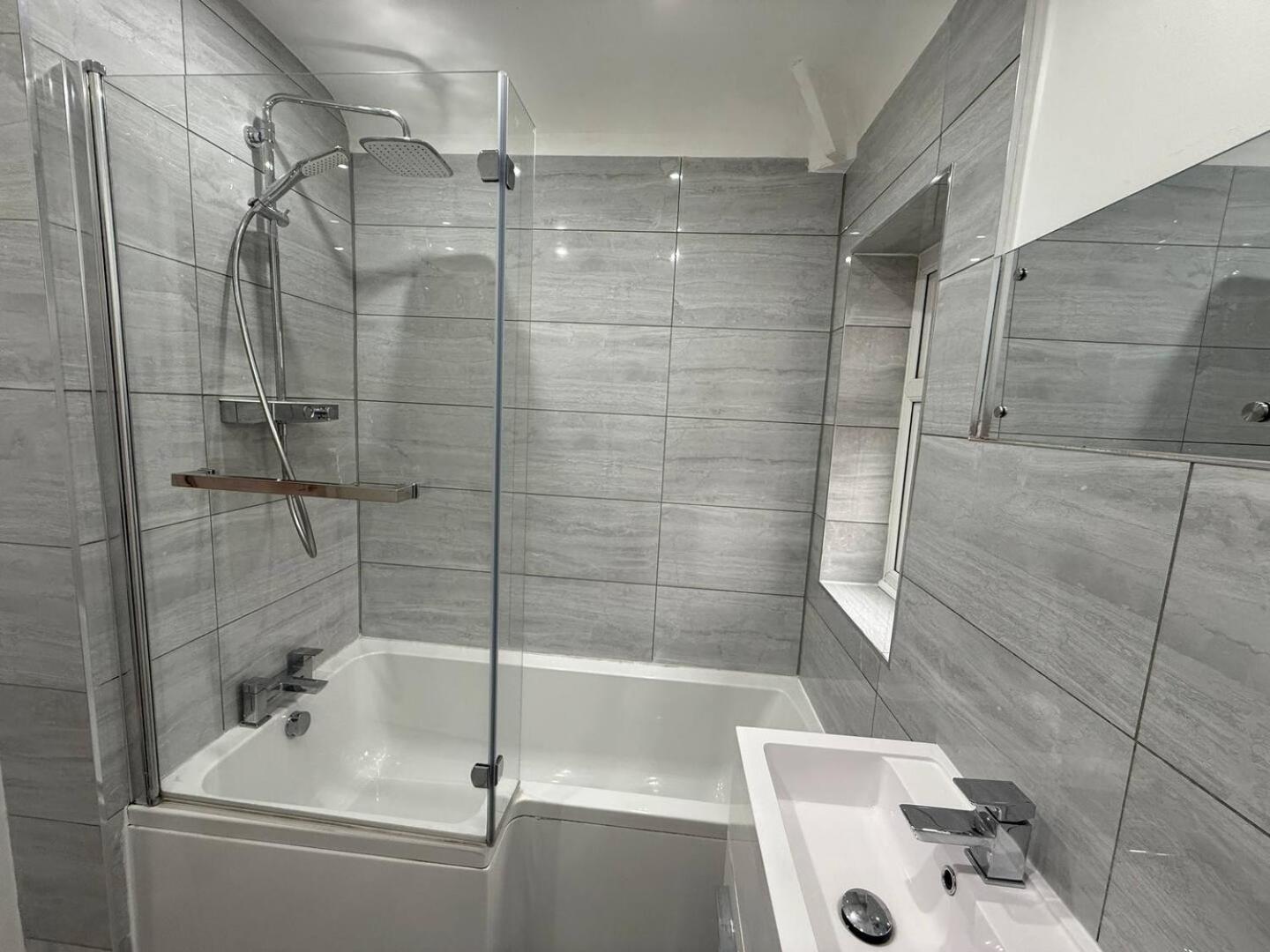Contractor Parking & Wi-fi Holiday home Nottingham