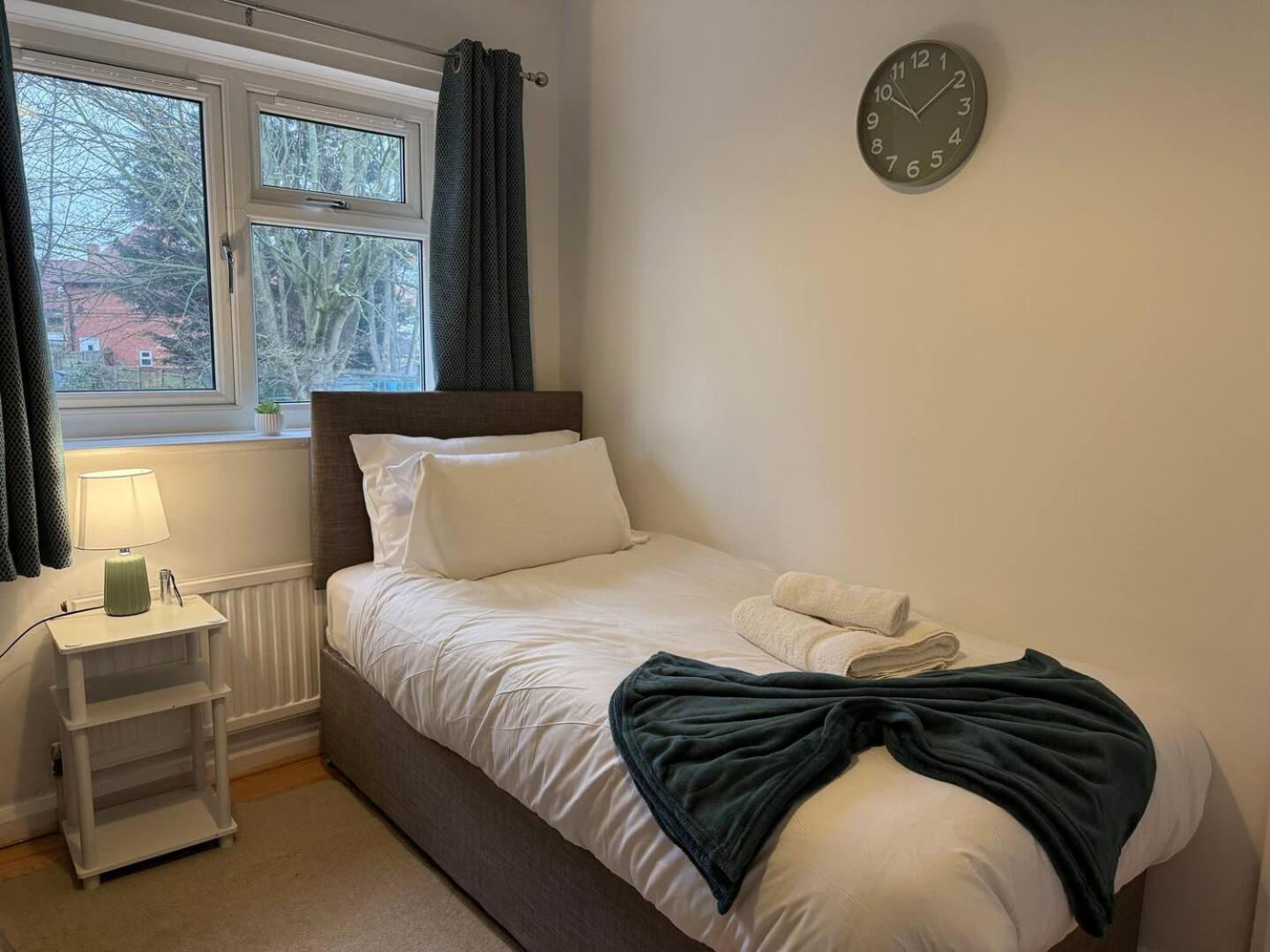 Contractor Parking & Wi-fi Holiday home Nottingham