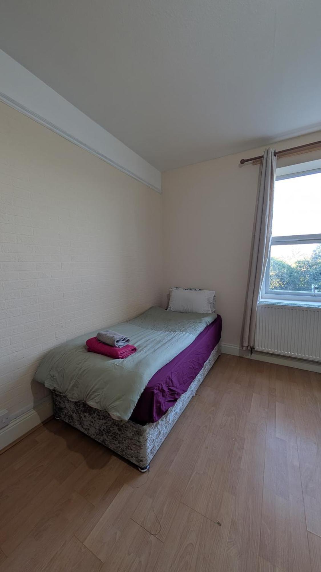 Big Double Bedroom Near Football And Cricket Ground And Railwaystation 59 Homestay