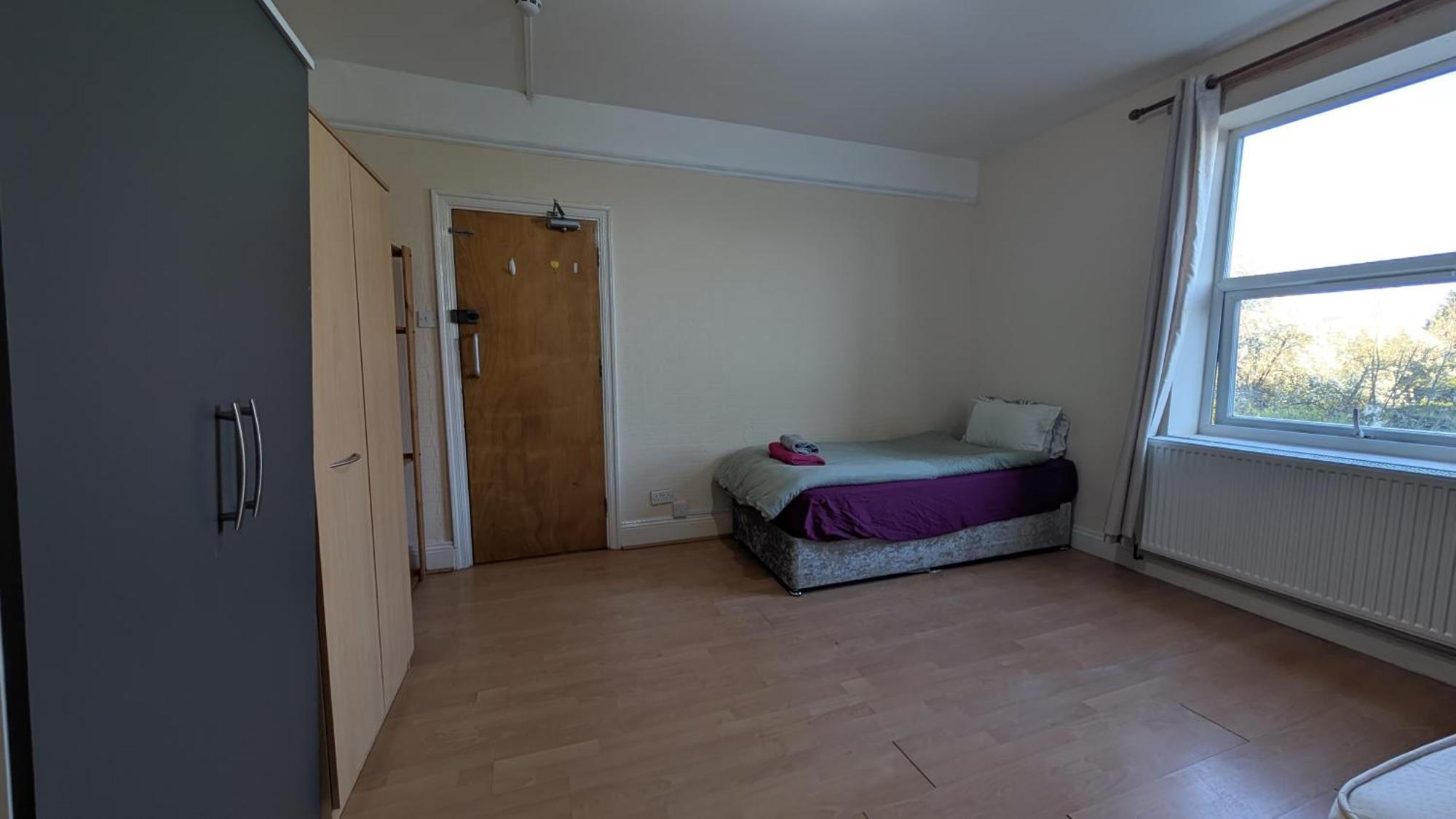 Homestay Big Double Bedroom Near Football And Cricket Ground And Railwaystation 59