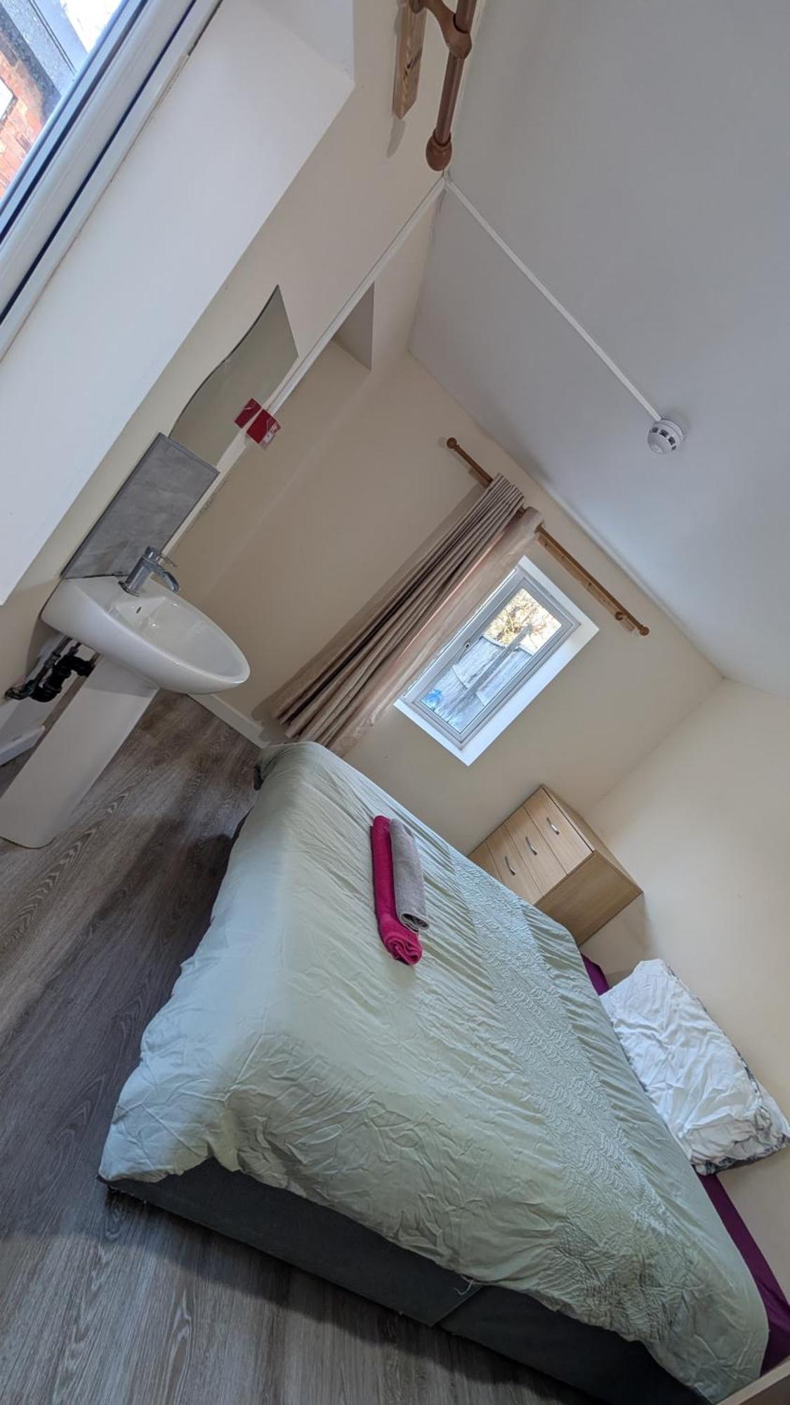 Big Double Bedroom Near Football And Cricket Ground And Railwaystation 59 Homestay Nottingham