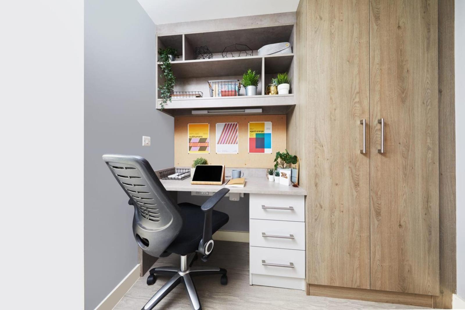 Student Only In Apartment Nottingham