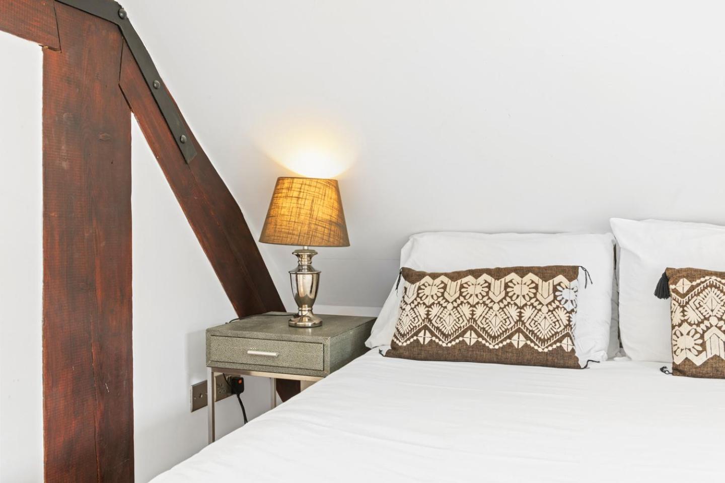 Luxury 2 Bed, 2 Bath Centre Apartment