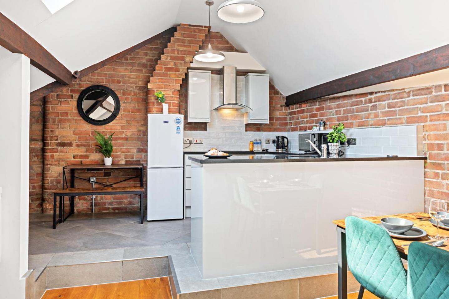 Luxury 2 Bed, 2 Bath Centre