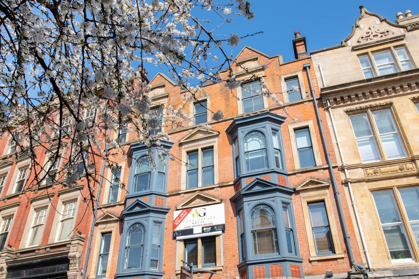 Luxury 2 Bed, 2 Bath Centre Apartment