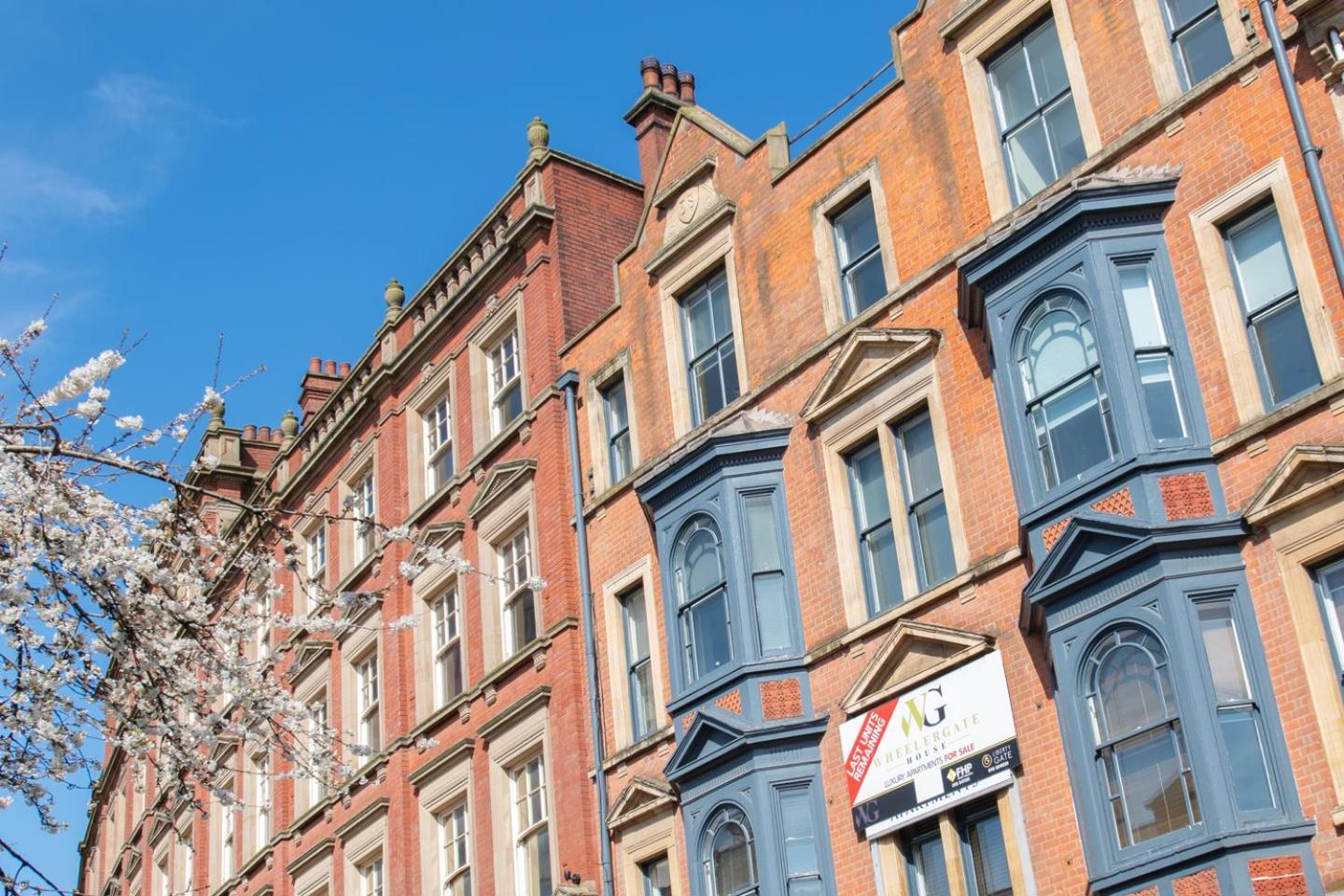 Luxury 2 Bed, 2 Bath Centre *