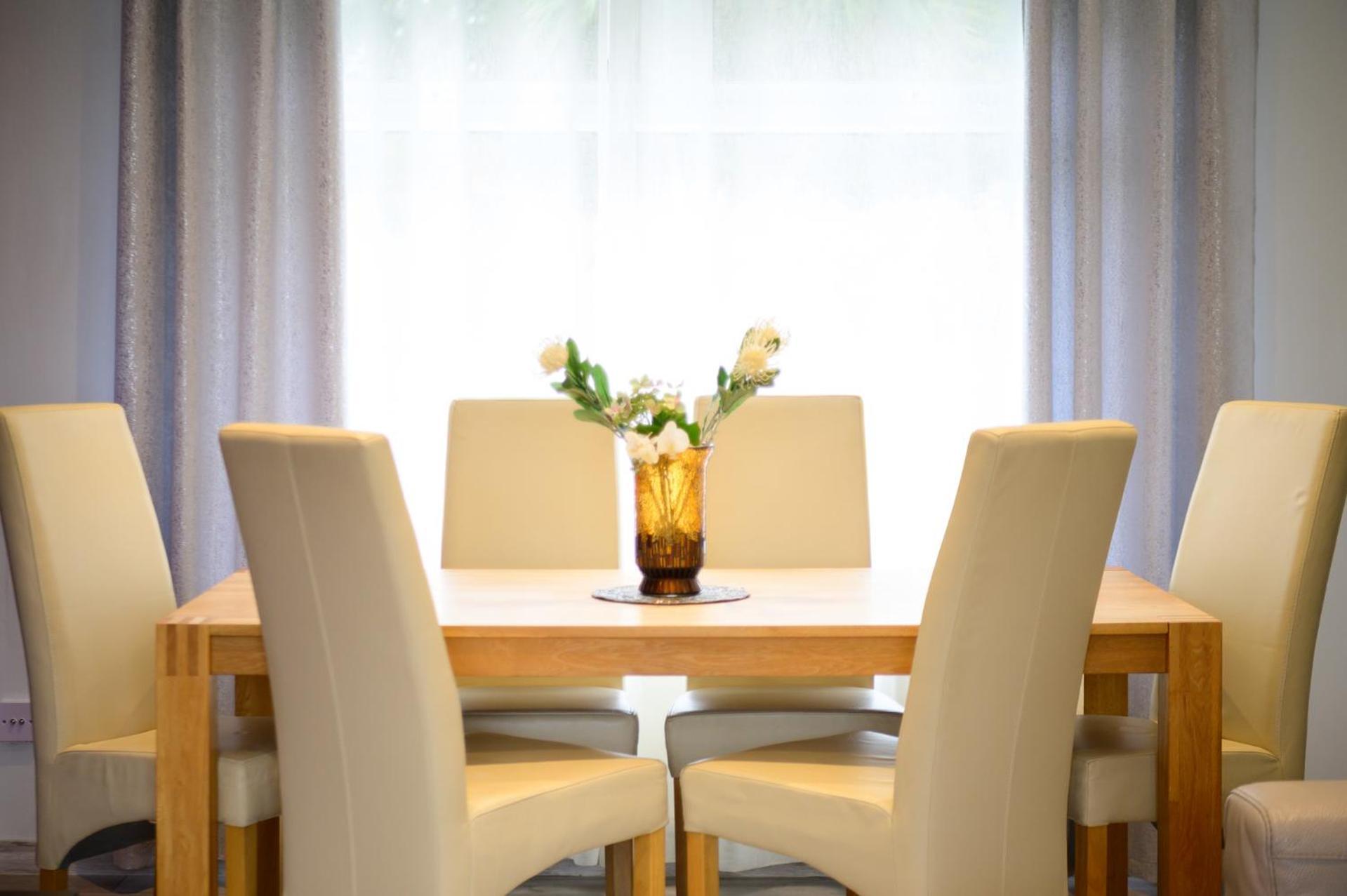 3br,1 Bathroom,1 Shower,cctv,perfect For Business Trip & Families Or Working Proffesionals-just 5 Min From M1,500mb Wi-fi,netflix,fully Equiped Kitchen,asda Supermarket 5 Min Walk,free Secure Parking&relaxing Garden Holiday home