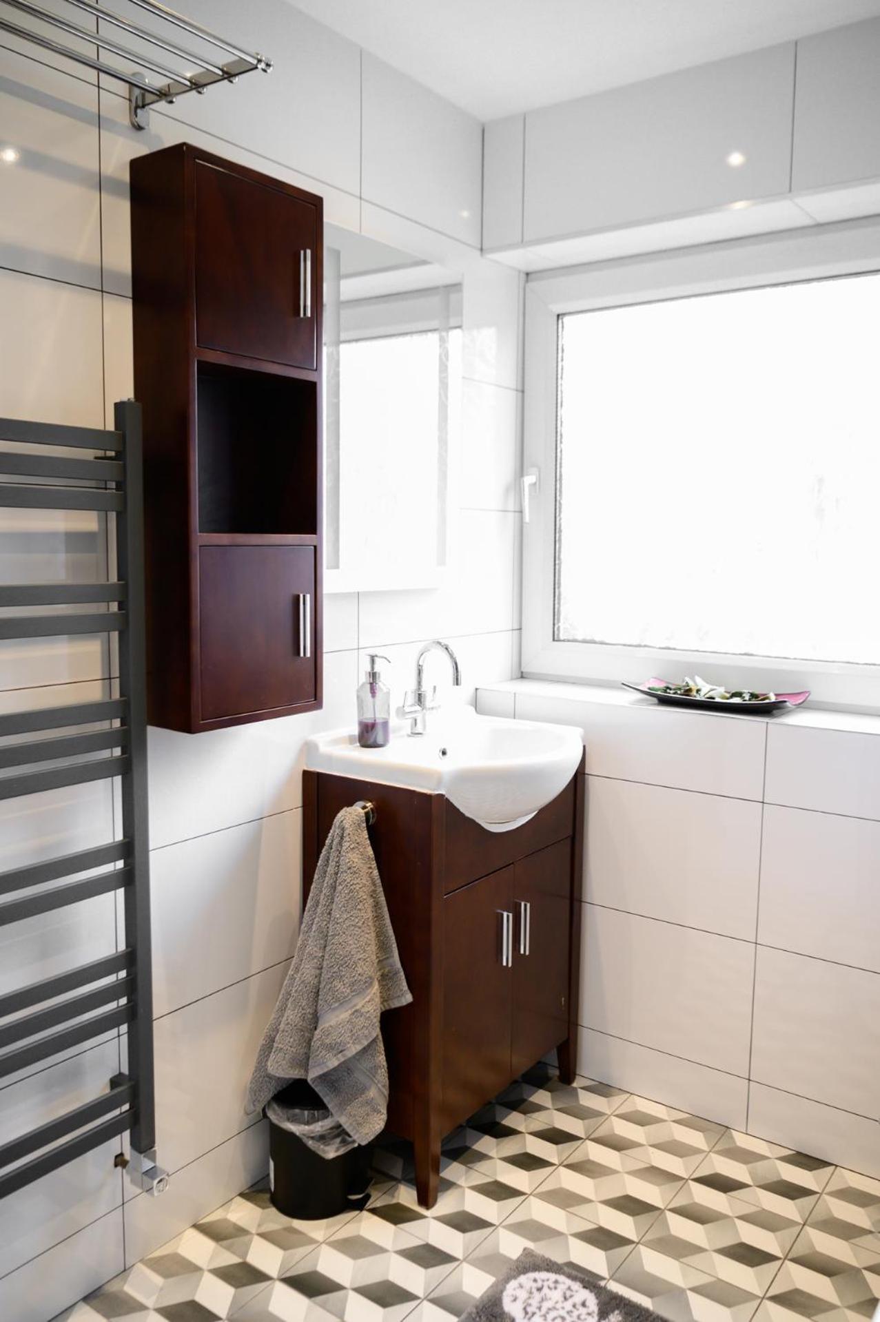 3br,1 Bathroom,1 Shower,cctv,perfect For Business Trip & Families Or Working Proffesionals-just 5 Min From M1,500mb Wi-fi,netflix,fully Equiped Kitchen,asda Supermarket 5 Min Walk,free Secure Parking&relaxing Garden Holiday home