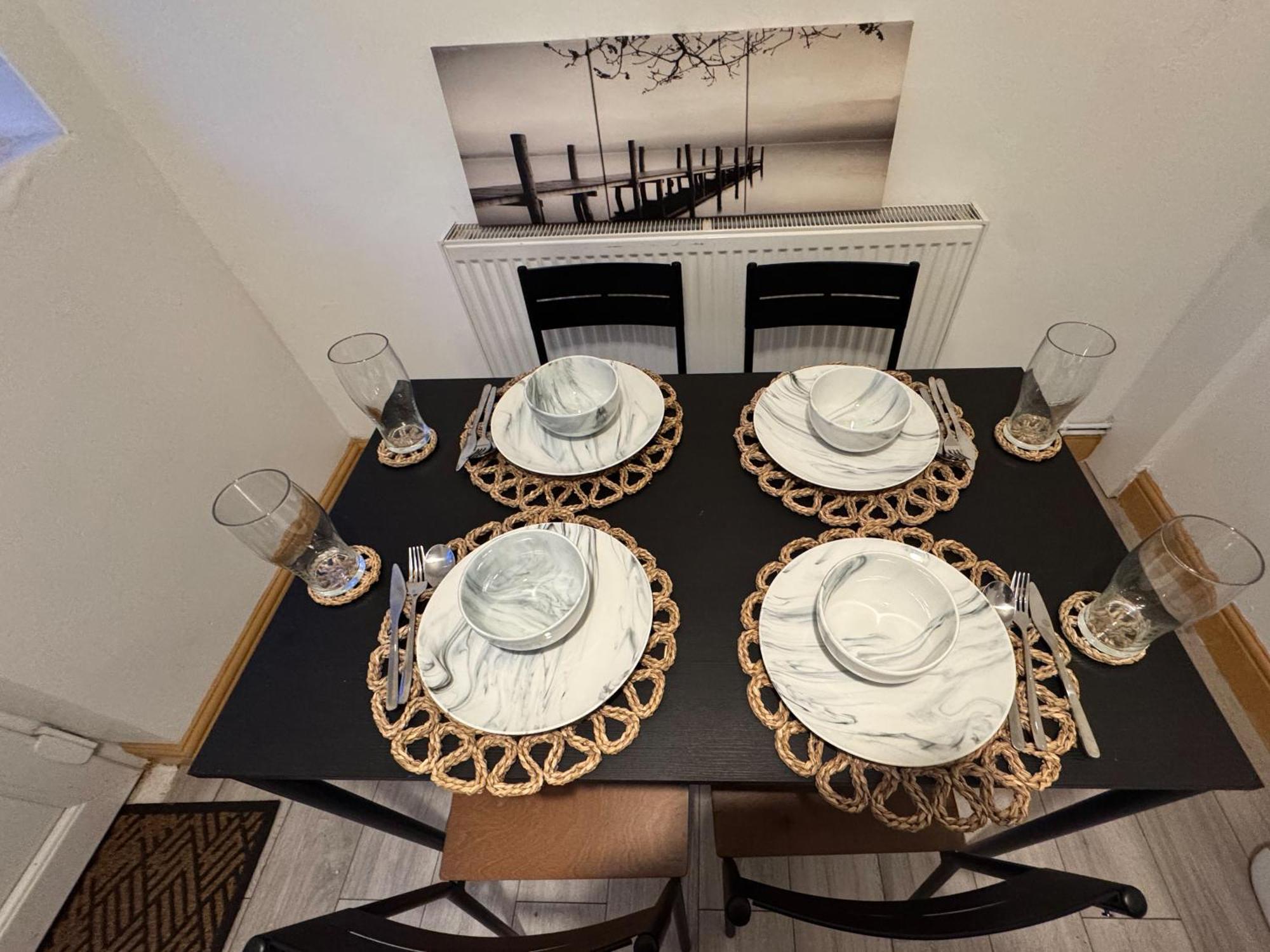 Contractor Haven- 3bdr Crew House, Free Parking, Fast Wifi & Private Garden Homestay