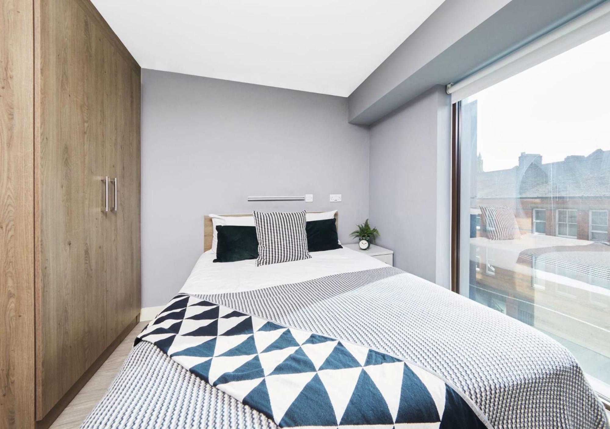 Student Only In Apartment Nottingham