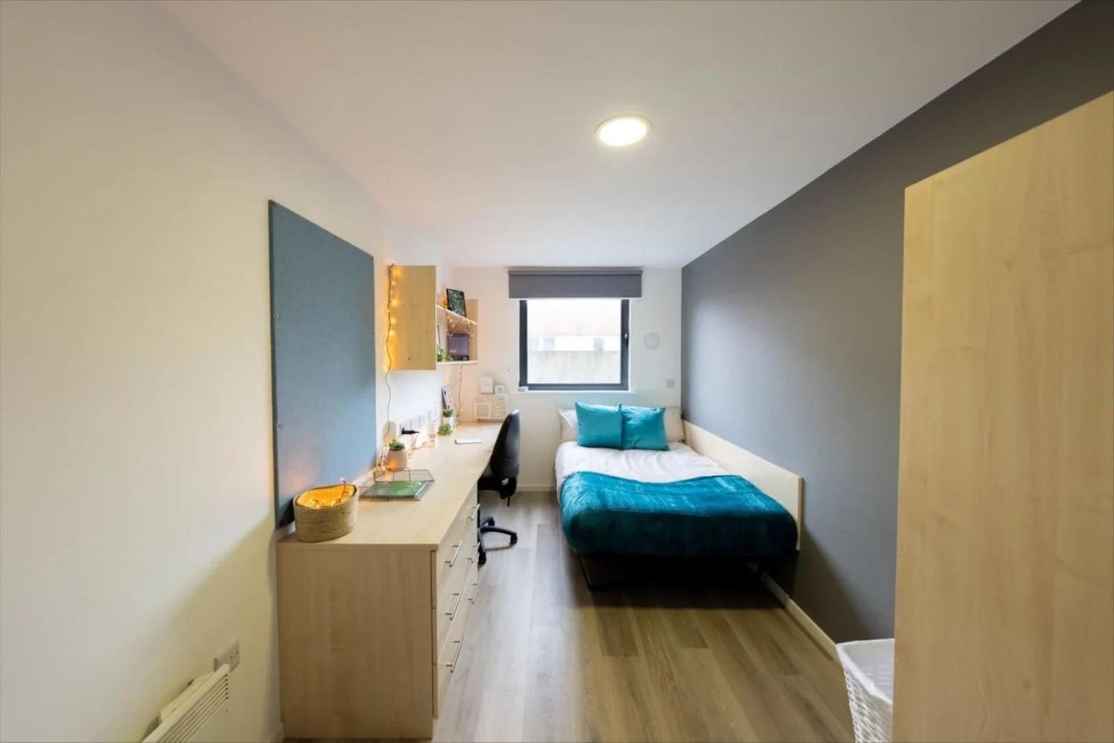 Trinity Square In Nottingham For Student Only Apartment *