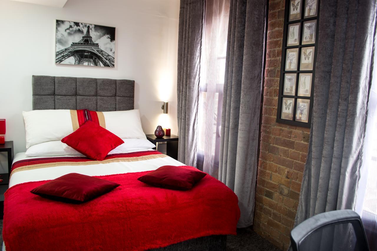 Trivelles Regency, Hotel