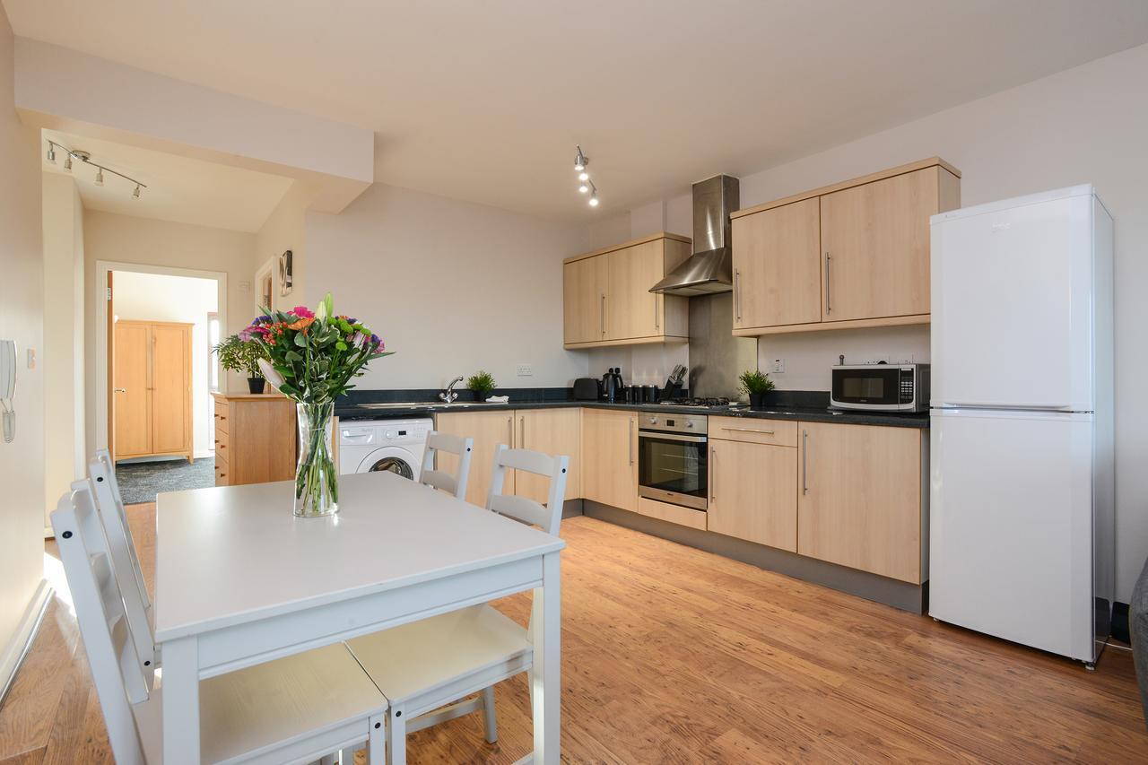 Portland Square - 2 Bedroom Modern *