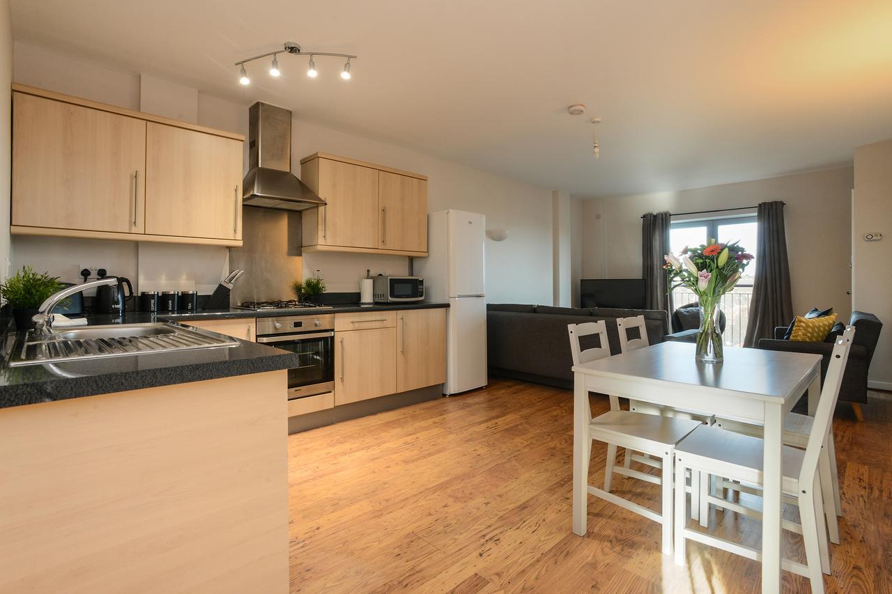 Portland Square - 2 Bedroom Modern Apartment *