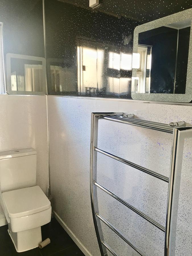 Fourth Avenue, Lovely Bungalow Available For Guests And Contractors Parking Wifi Casa de férias Nottingham