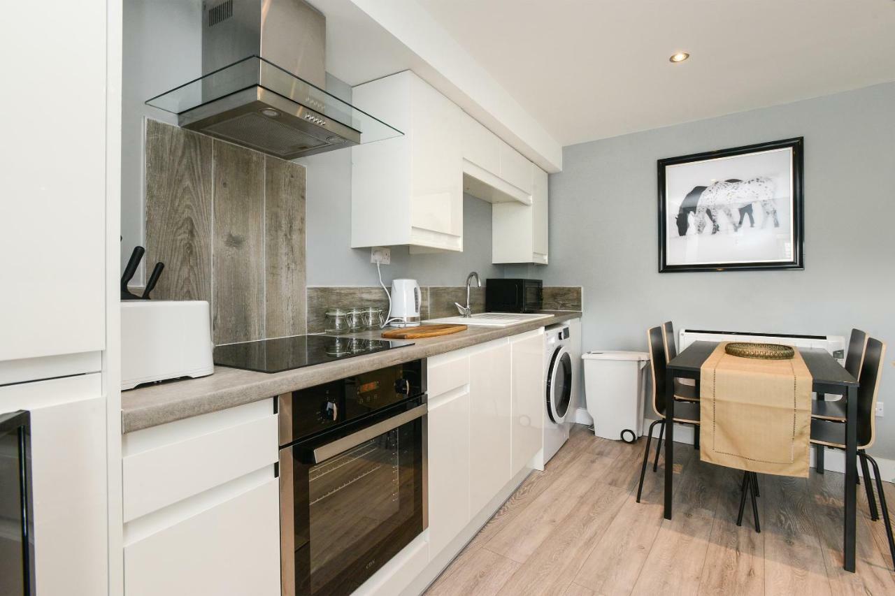 Arena - Stylish And Homely By The Ice Arena With Parking Apartment *