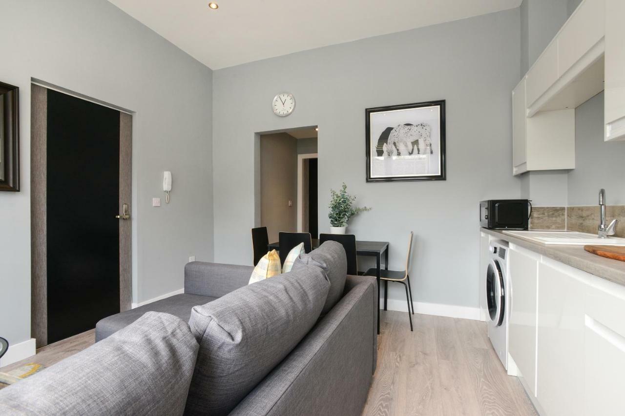 Arena - Stylish And Homely By The Ice Arena With Parking Apartment