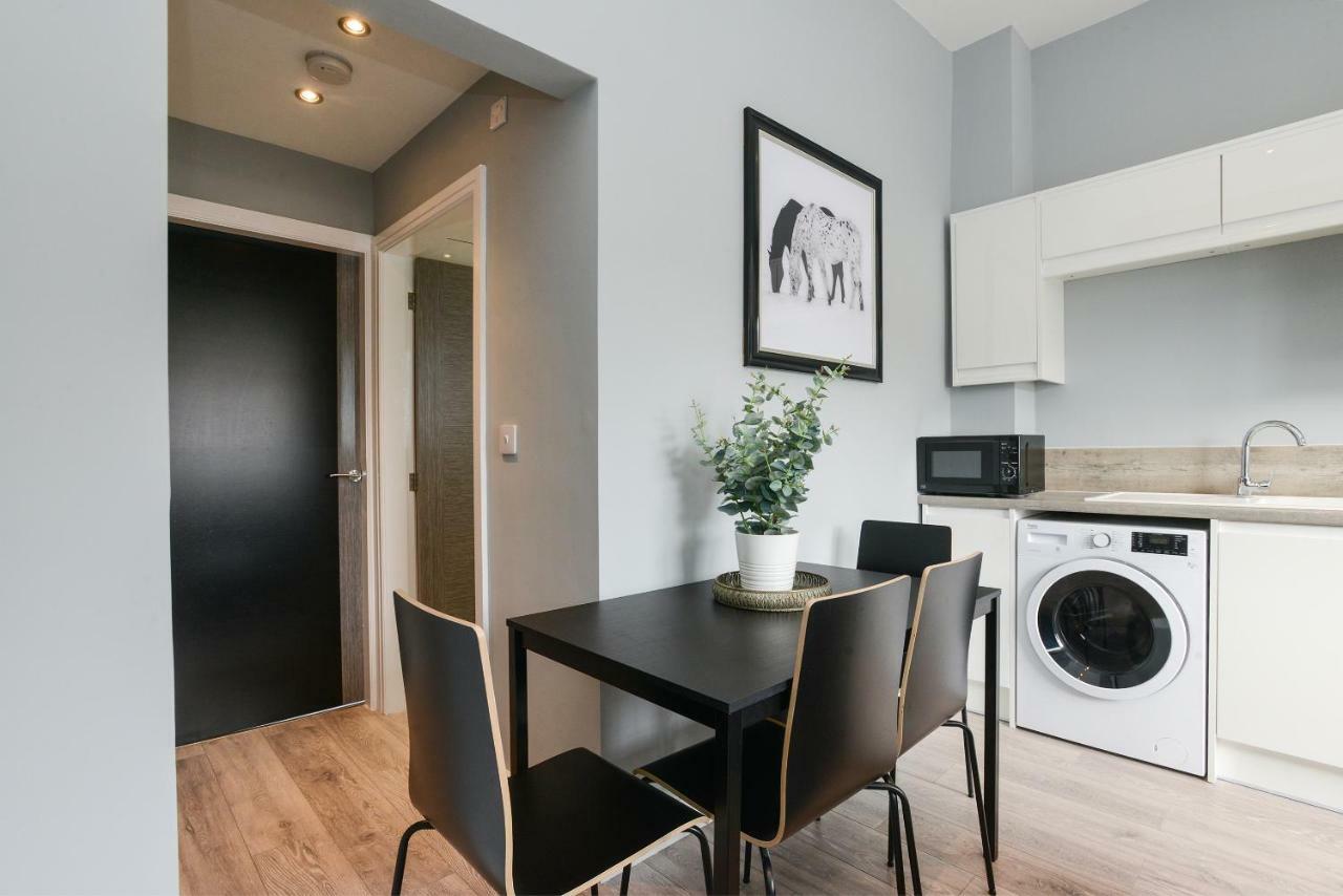 Arena - Stylish And Homely By The Ice Arena With Parking Apartment *