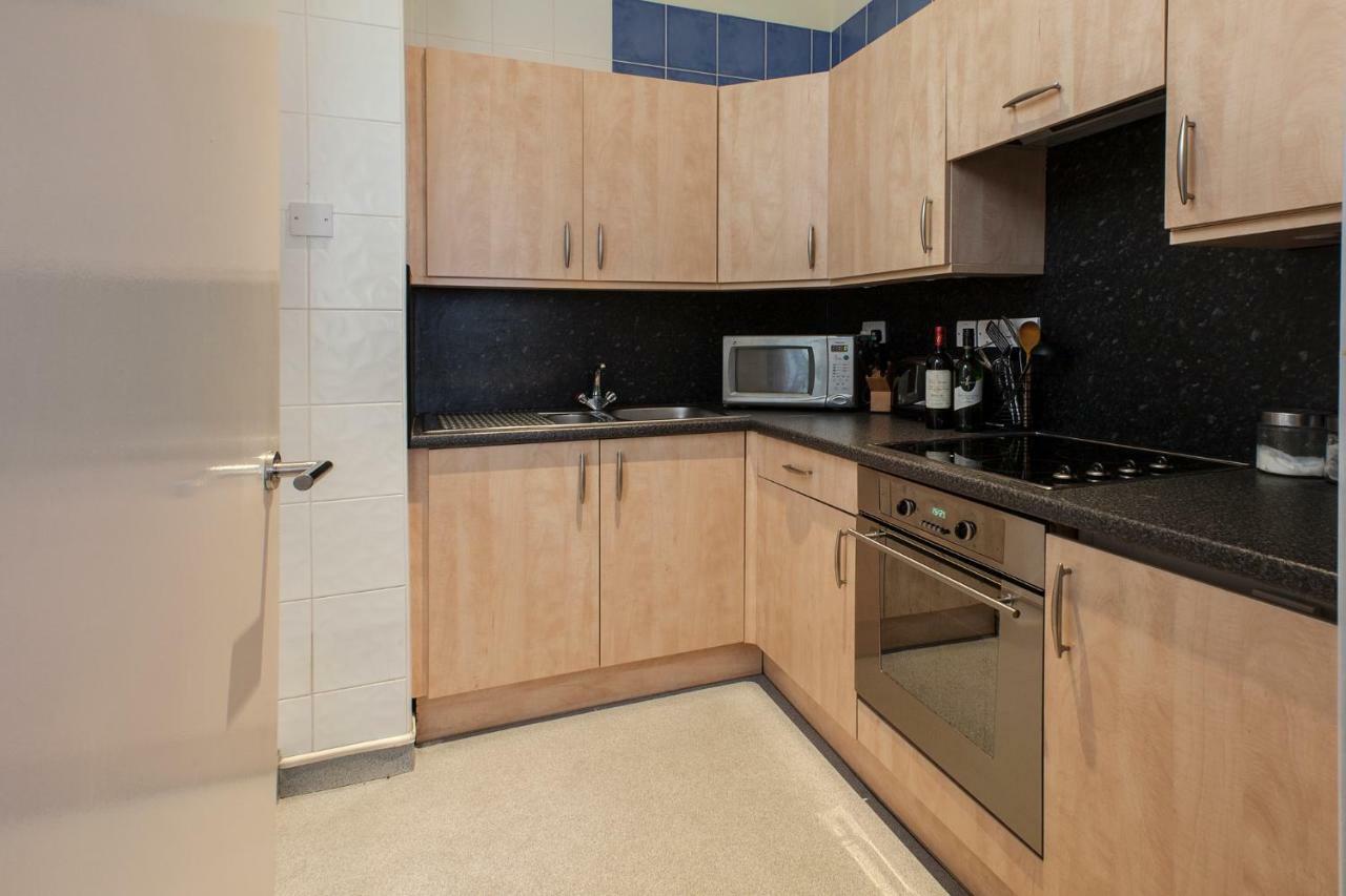 Bright Private - Peaceful Morden Location Apartment *