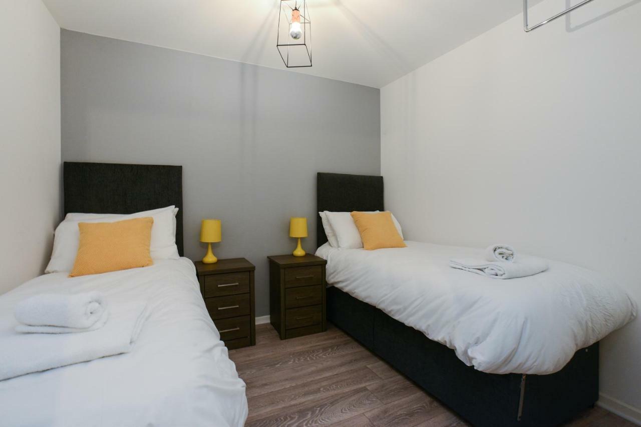 View - Contemporary View Apartment *