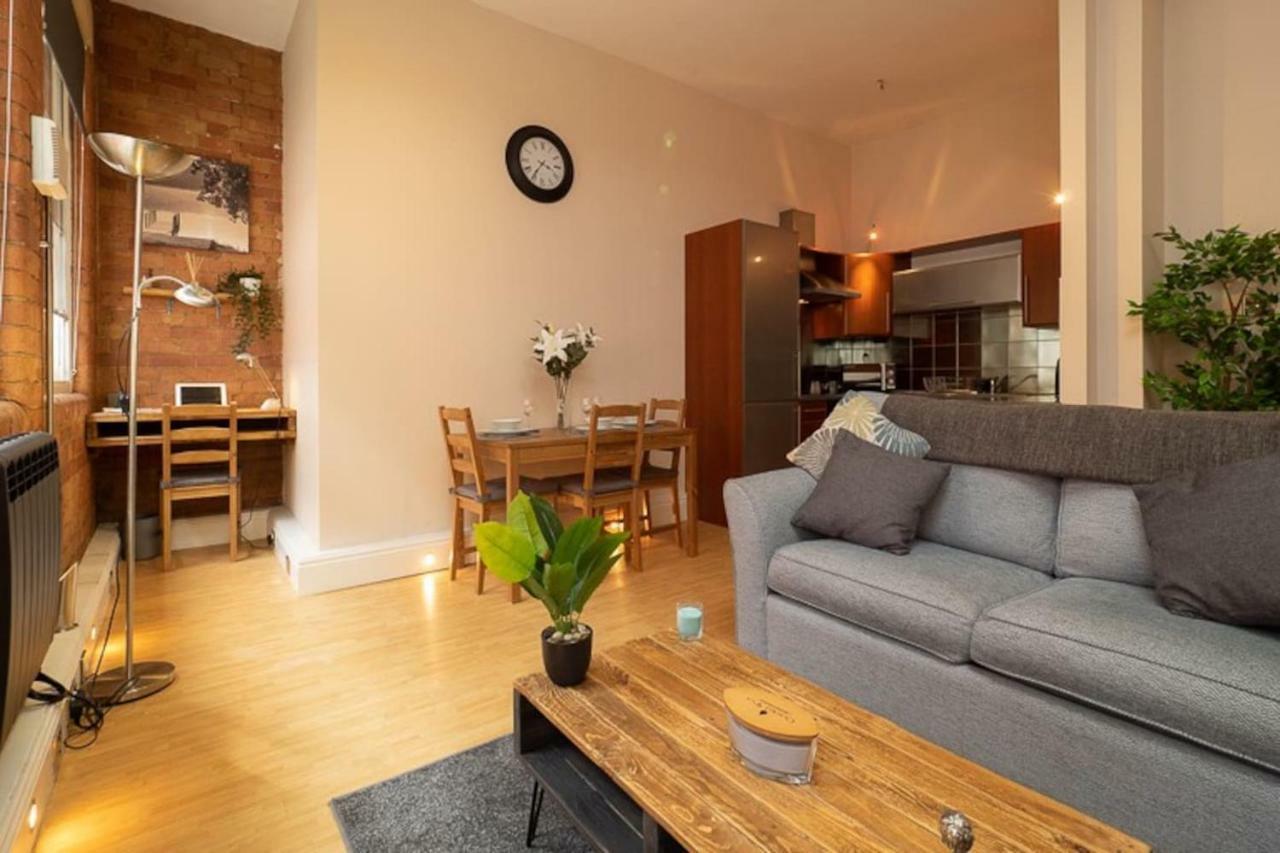 Stylish And Comfortable Lace Market Studio *