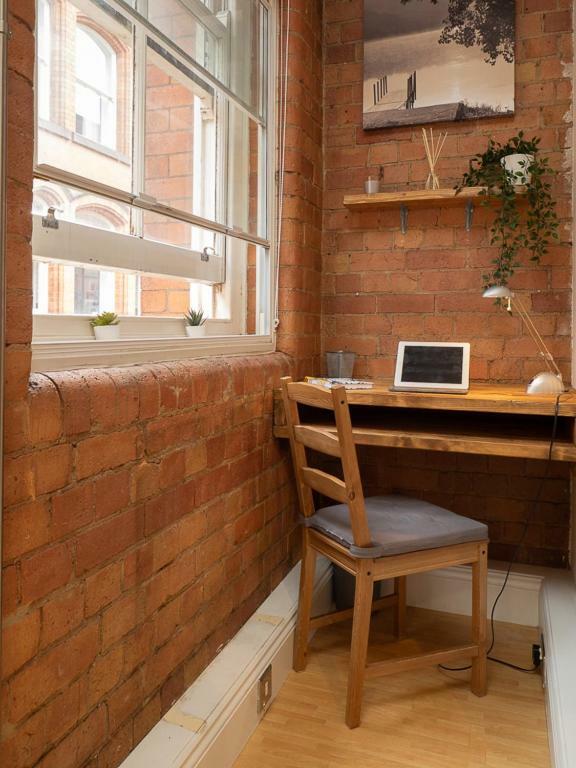 Stylish And Comfortable Lace Market Studio *