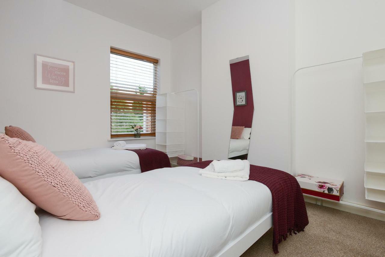 De Luxe Short Stays-beeston House *