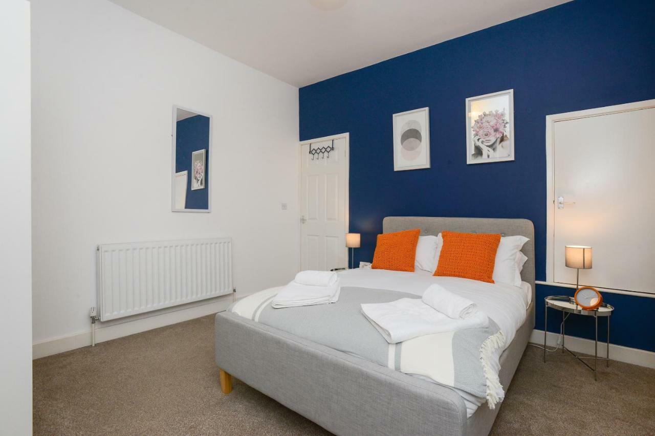 De Luxe Short Stays-beeston House