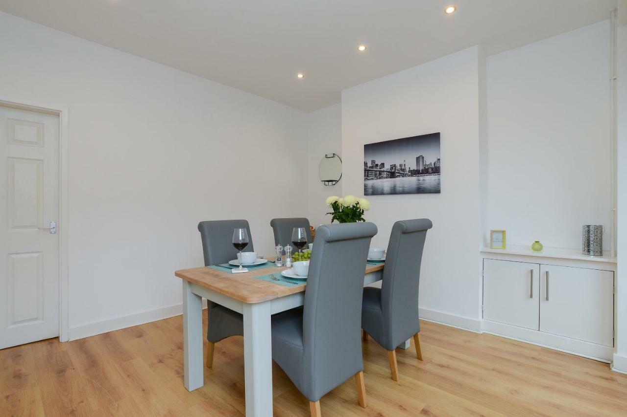 De Luxe Short Stays-beeston House