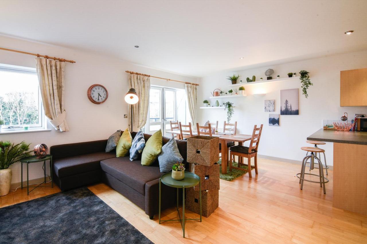 Dukes Riverside Penthouse, With Castle Views, Balcony And Parking