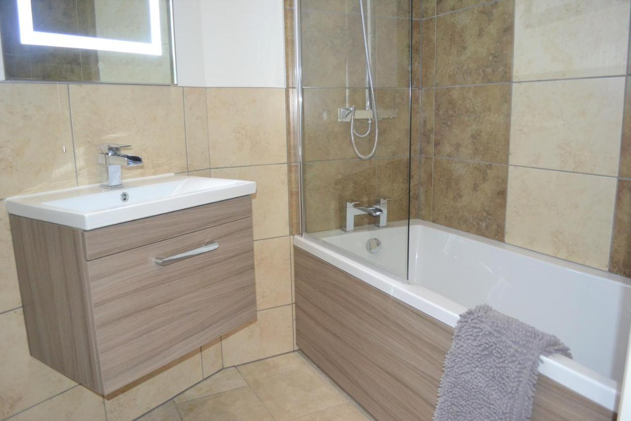 Onpoint - 2 Bed City Centre - Ideal Location! *