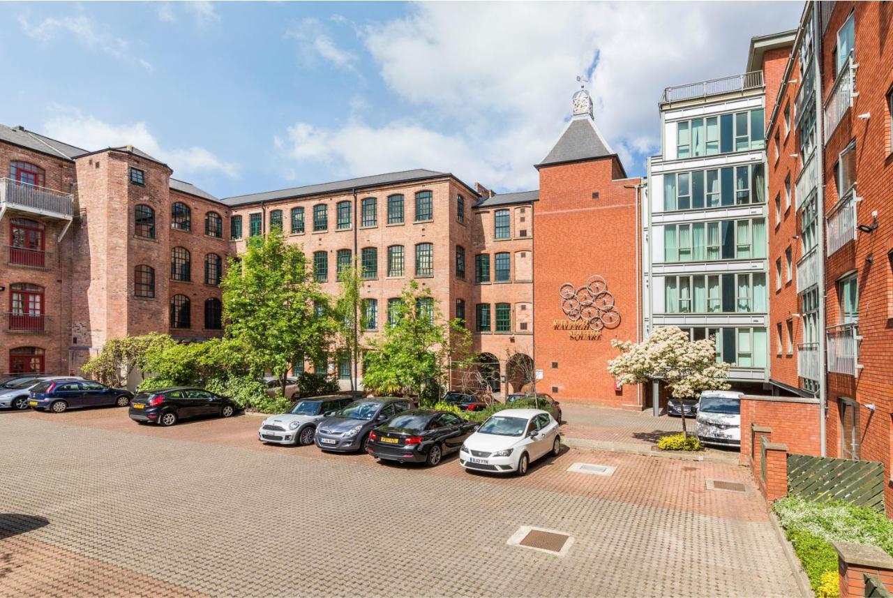 Raleigh Penthouse, Luxury With Balcony And Parking Apartment