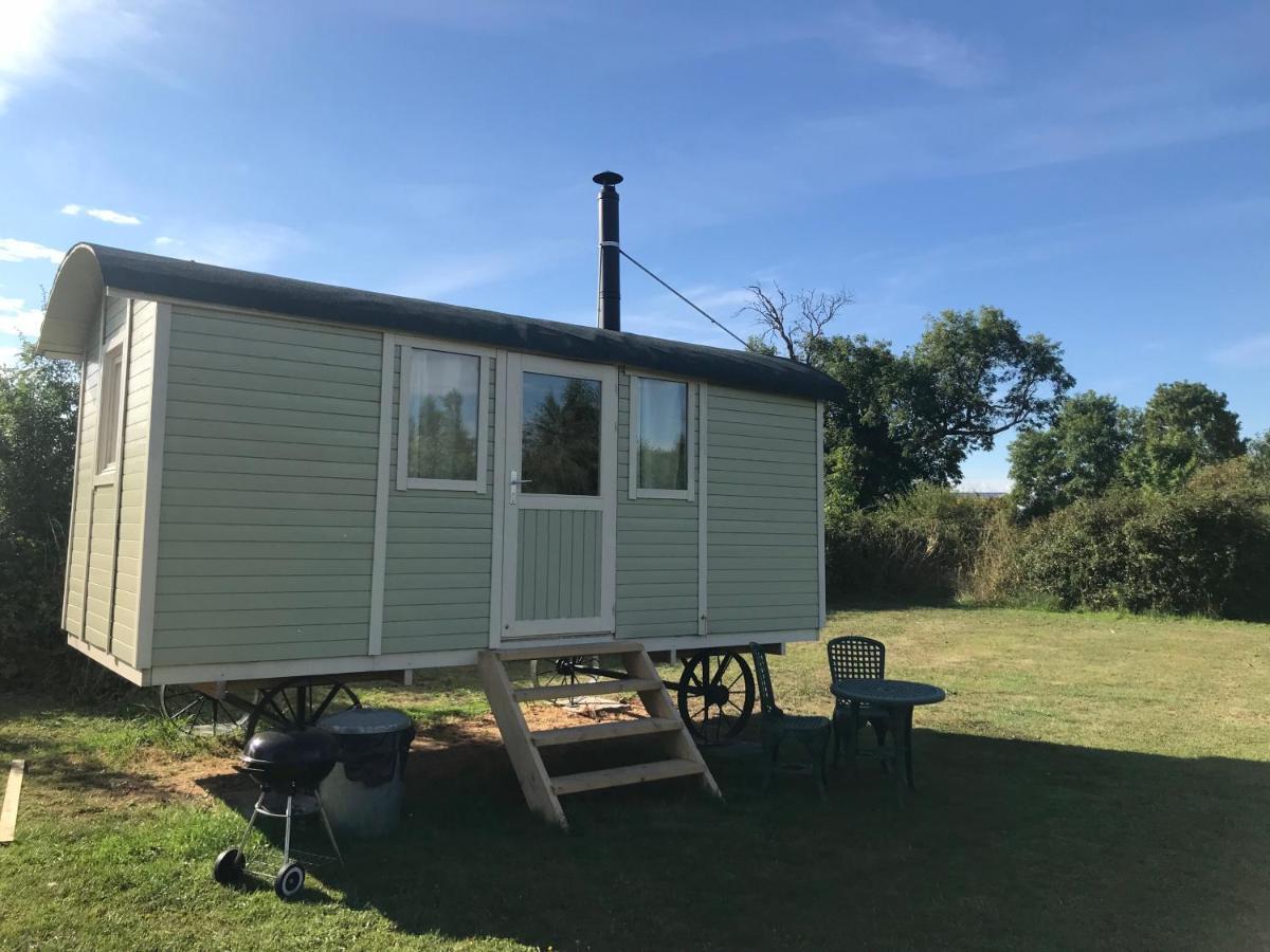 Elton Barn Fishery & Retreat Lodge Nottingham