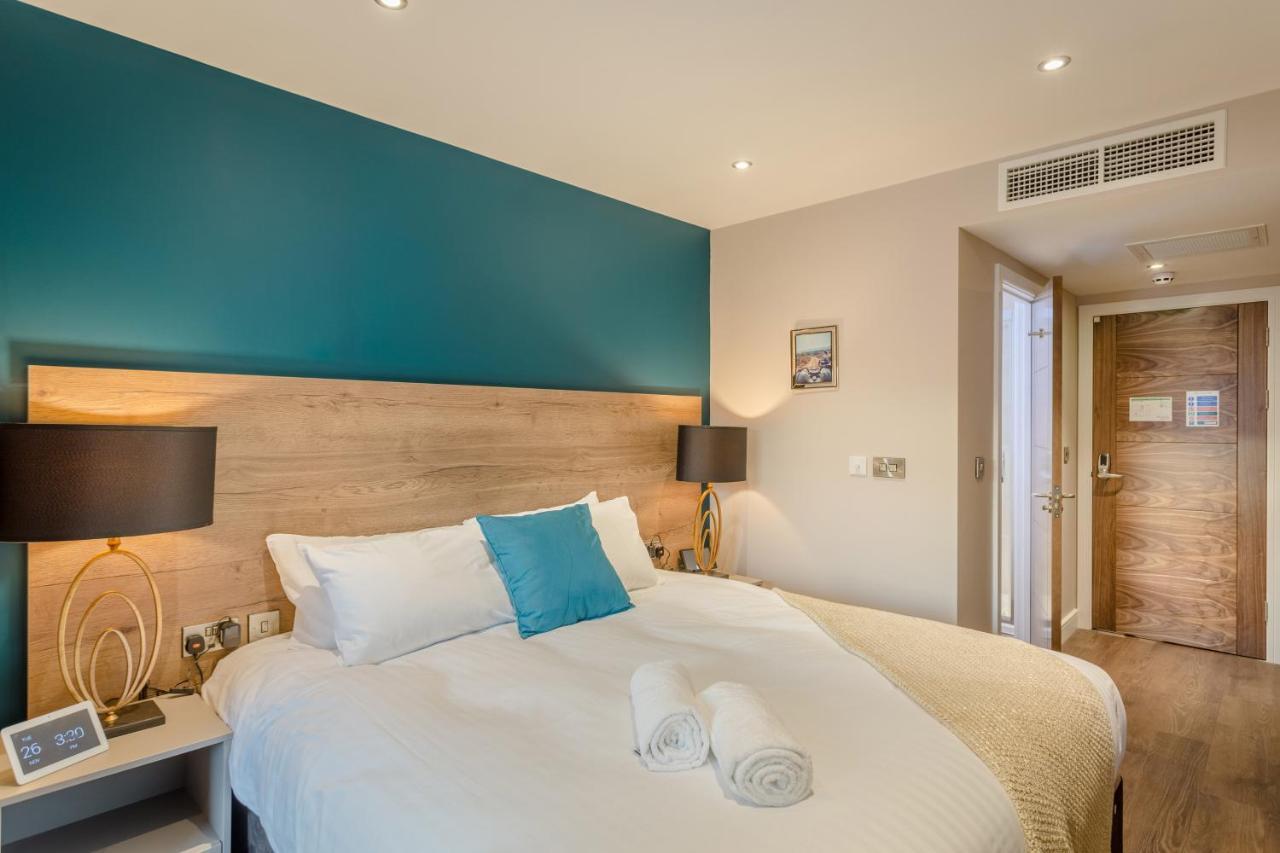 Dwell Living 4*