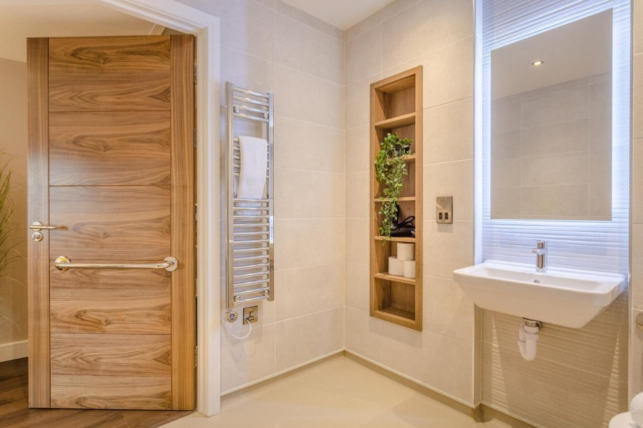 Dwell Living 4*