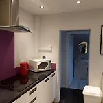 Pearson House - Huku Kwetu 3 Bedroom End Of Terrance House - Family And Business Group Self Catering Accommodation -Huku Kwetu Nottingham