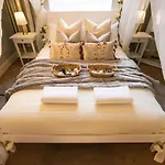 Luxury City Centre Getaway - Prime Location Sleeps 7!