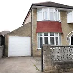 A Stylish Four Bedroom House In Wollaton
