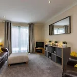 Cute And Cosy Home With Private Parking And Garden Great For Professionals Or Families