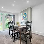 Stylish Home - Fast Wi-Fi-Free Parking