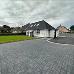 Entire Home In Nottingham For Family, Friends And Contractors