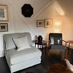 Peaceful Flat In The Park