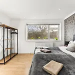 Lovely Nottingham Home - Parking And Garden