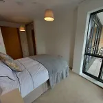 Luxury Riverside Apartment Stunning Views Free Parking