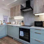 1Br Flat In Nottingham, Near Attractions & Transport