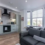 1Br Flat In Nottingham, Near Attractions & Transport